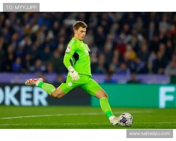 机械战警左平勾暴力催眠赫尔曼森!UFC 317 副赛上演教科书级终结(1) 机械战警左平勾暴力催眠赫尔曼森!UFC 317 副赛上演教科书级终结(1)