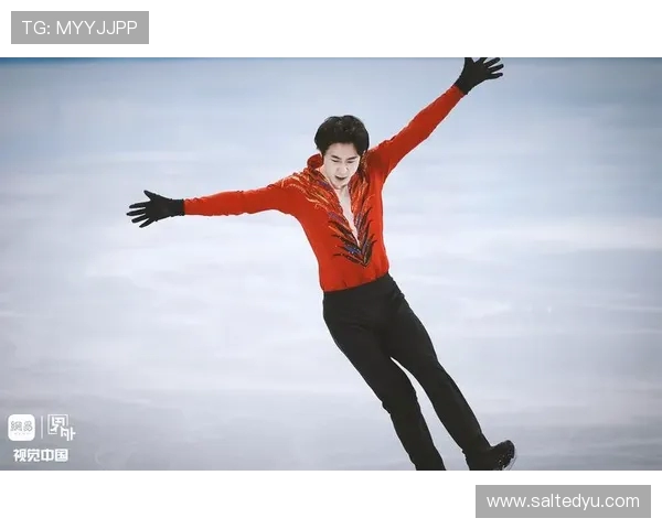 金博洋掌镜定格冰上温情：表演滑里的跨国友谊